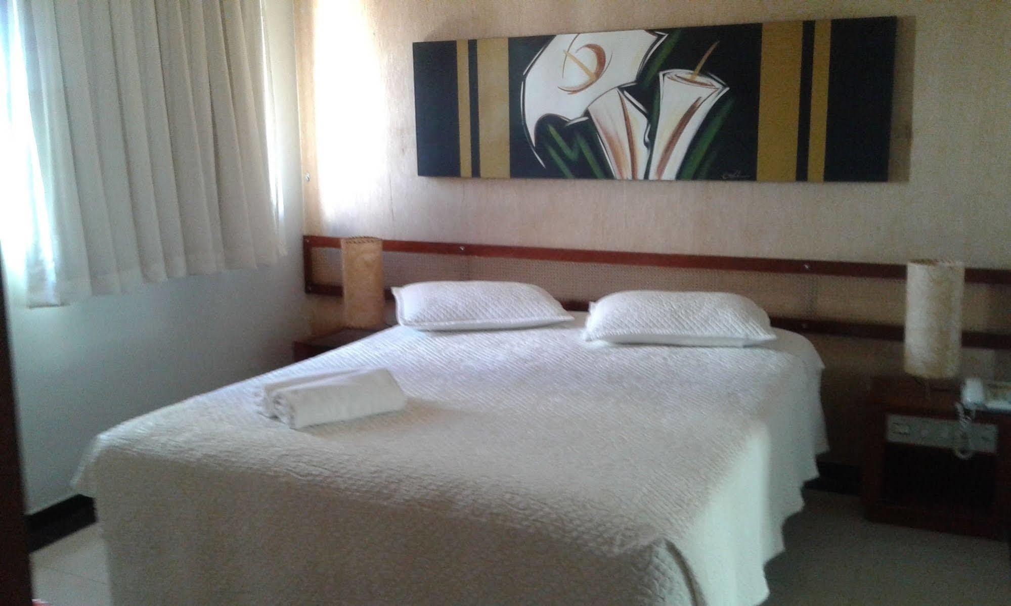 Hotel Monte Rey Montes Claros Exterior foto